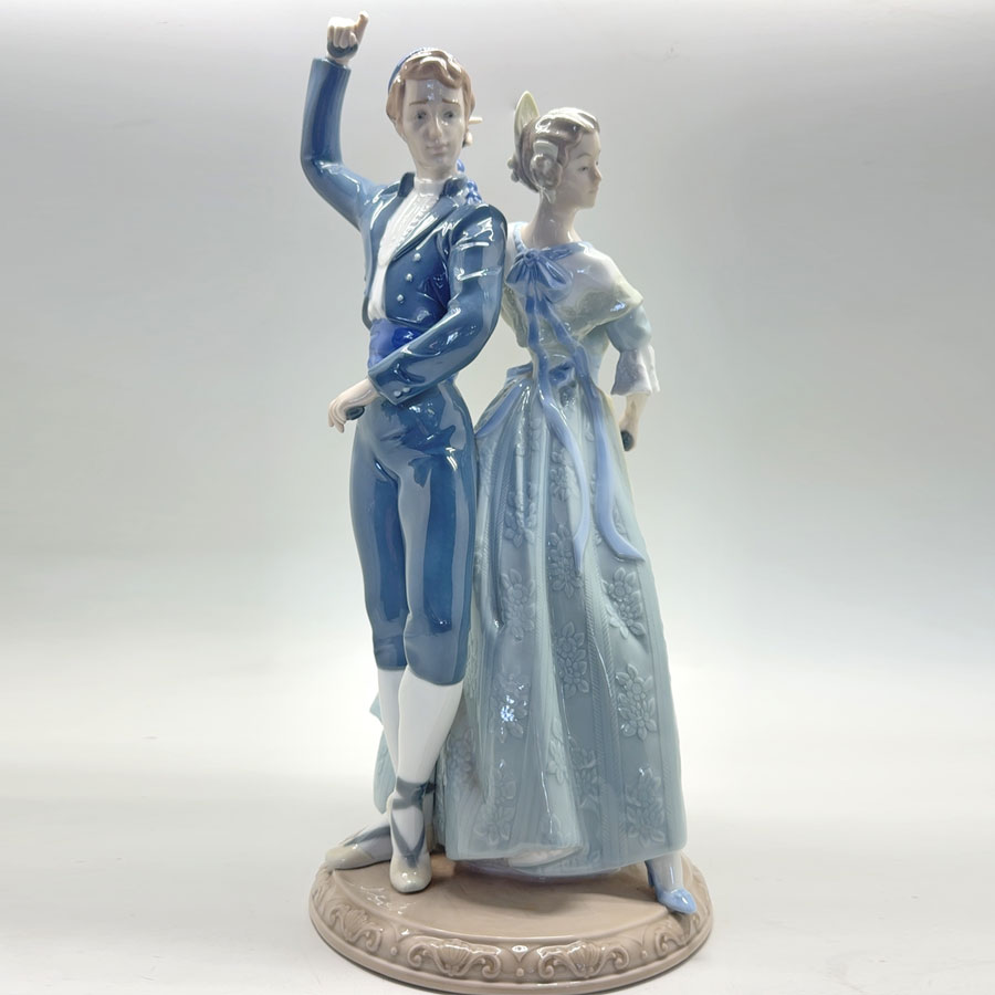 Nao Archives - Clyde on 4th Antiques & Collectables