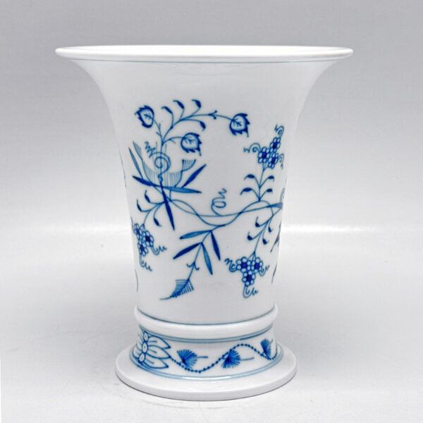 Meissen Onion Pattern Trumpet Vase 20th - Clyde on 4th Antiques