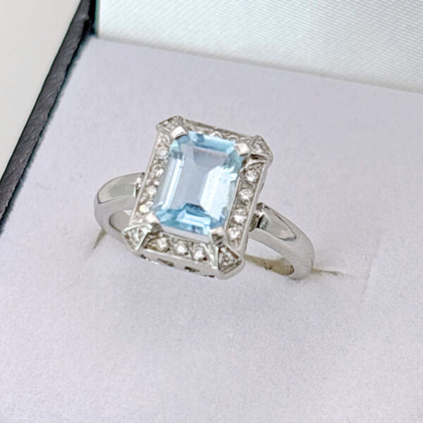 18ct-White-Gold-Aquamarine-and-Diamond-Dress-Ring-6 18ct White Gold Aquamarine and Diamond Dress Ring