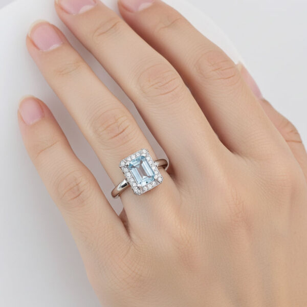 18ct-White-Gold-Aquamarine-and-Diamond-Dress-Ring-7 18ct White Gold Aquamarine and Diamond Dress Ring