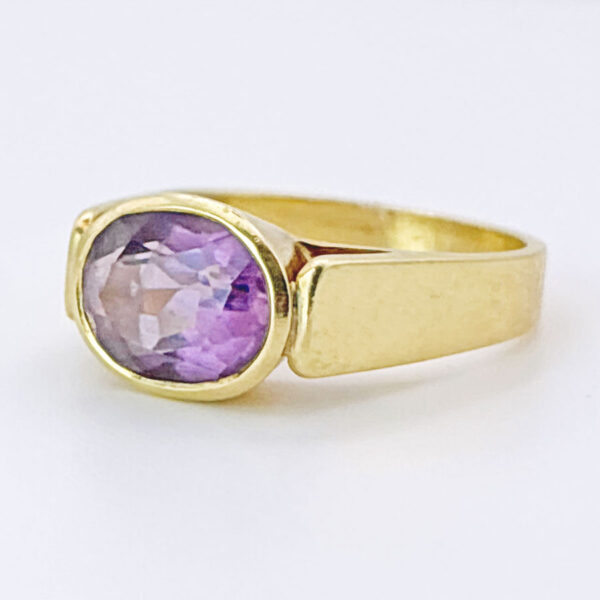 18ct Yellow Gold Amethyst Ring