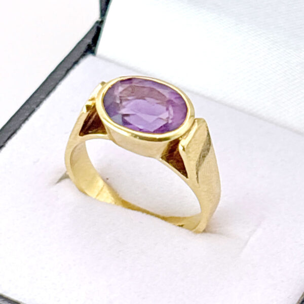 18ct Yellow Gold Amethyst Ring