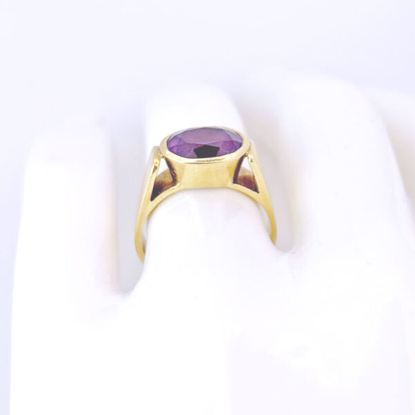18ct Yellow Gold Amethyst Ring