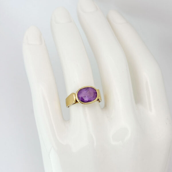 18ct Yellow Gold Amethyst Ring