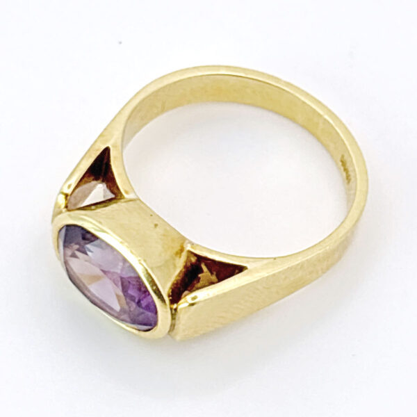 18ct Yellow Gold Amethyst Ring