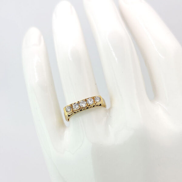 18ct Yellow Gold Diamond Ring