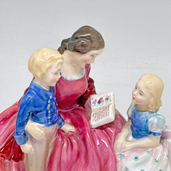Royal Doulton Figurine Bedtime Story HN2059