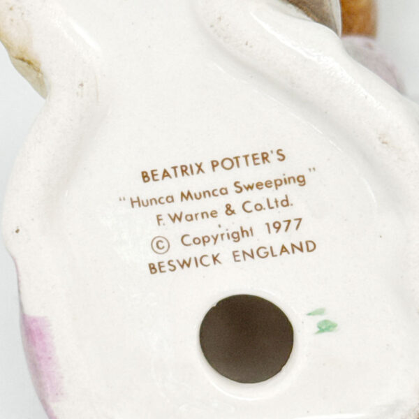 Beswick Beatrix Potter Hunca Munca Sweeping BP3A