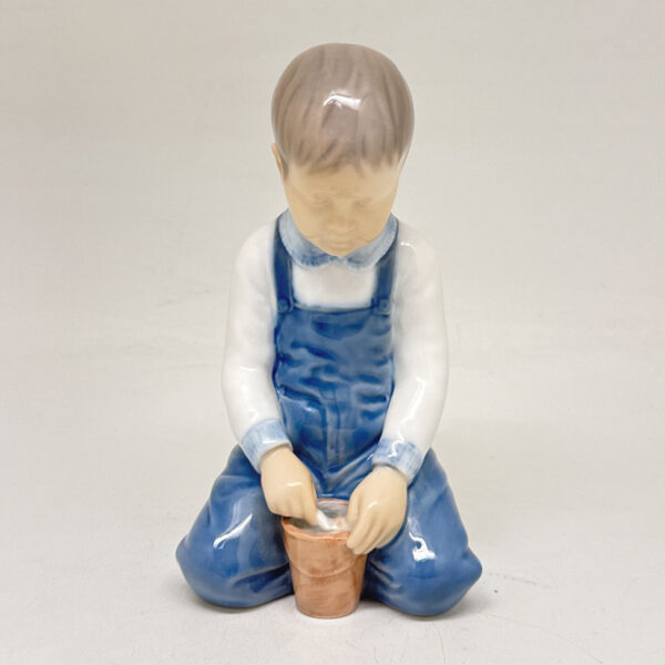 Bing And Grondahl Copenhagen Figurine Boy With Bucket 2127