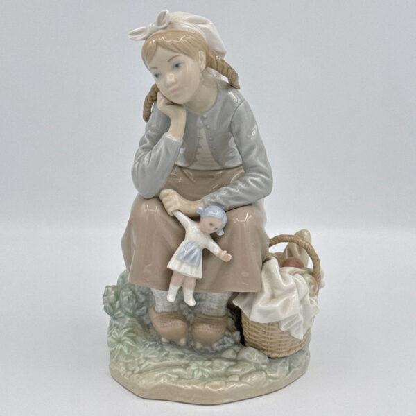 Lladro Figurine Girl With Doll and Basket Of Apples  1211