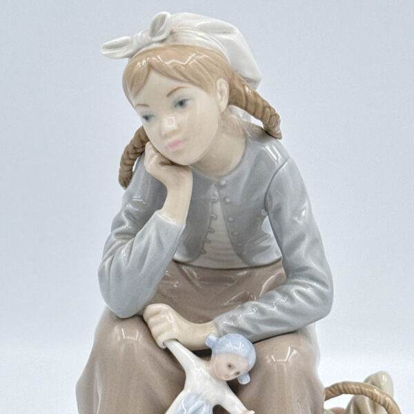 Lladro Figurine Girl With Doll and Basket Of Apples  1211