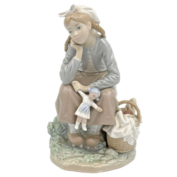 Lladro Figurine Girl With Doll and Basket Of Apples  1211