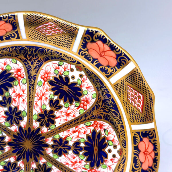 Royal Crown Derby Imari Scalloped Sides Cabinet Plate 1881