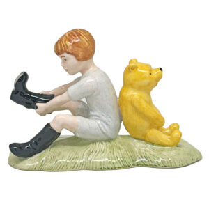 Royal Doulton Disney Figurine Winnie the Pooh Christopher Robin and Pooh WP10
