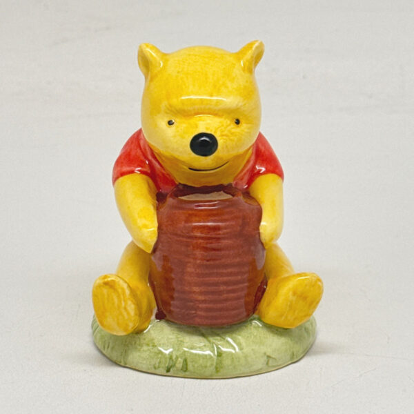 Royal Doulton Disney Figurine Winnie the Pooh and The Honeypot WP1
