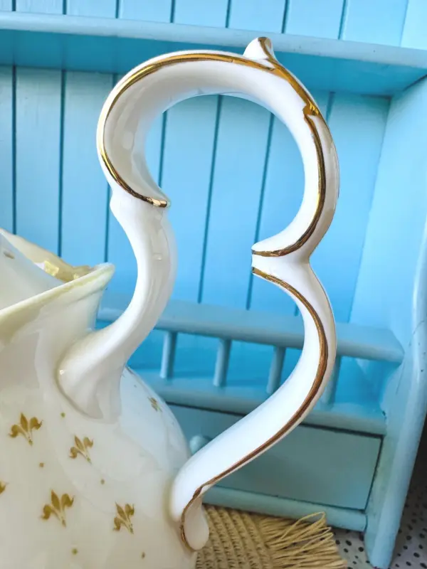 Royal Albert Marie Louise Victoria Tea Pot