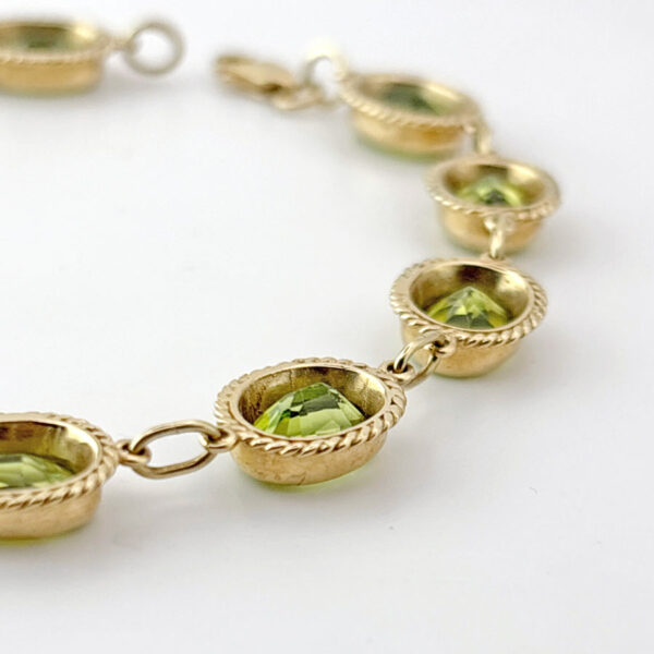 9ct Gold & Peridot Oval Link Bracelet