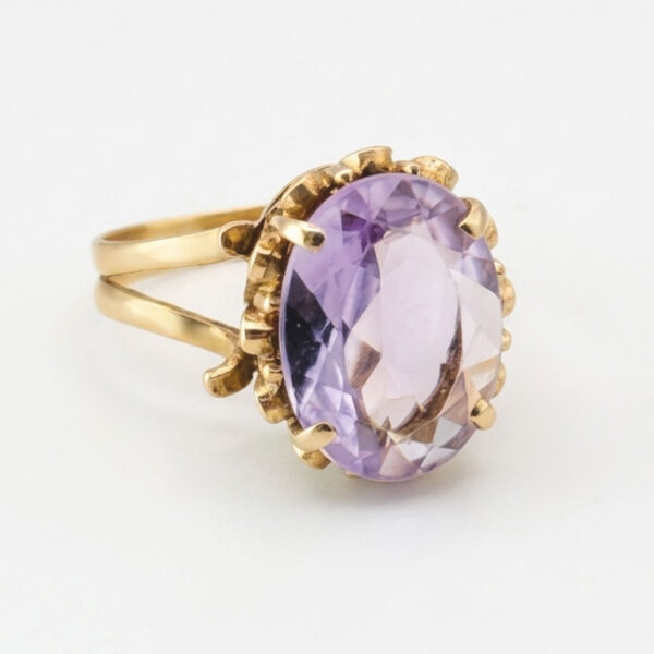 9ct Victorian Claw Set Amethyst Ring