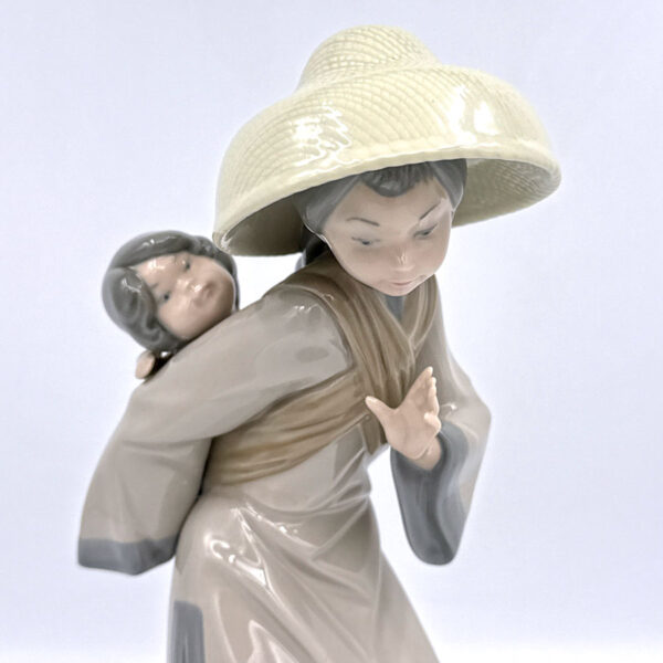 Lladro Figurine Chinese Lady My Precious Bundle 5123