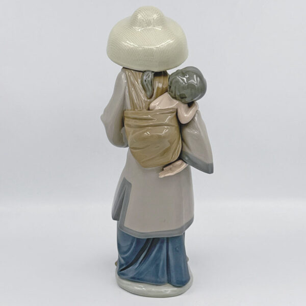 Lladro Figurine Chinese Lady My Precious Bundle 5123