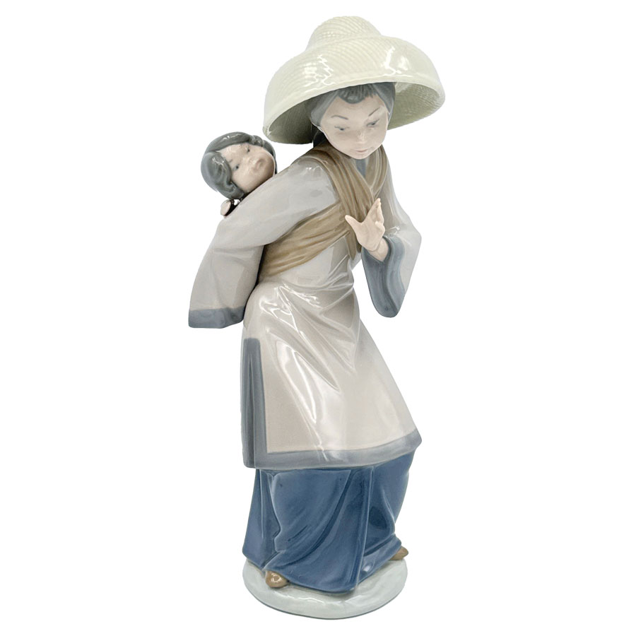 Lladro Archives - Clyde on 4th Antiques & Collectables