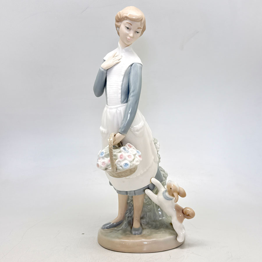 Nao Archives - Clyde on 4th Antiques & Collectables