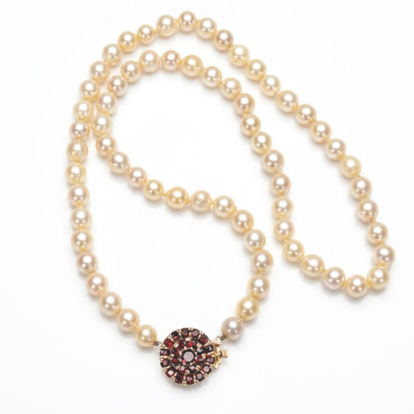 9ct-Gold-Garnet-Clasp-&-Cultured-Pearl-Necklace-3 9ct Gold Garnet Clasp & Cultured Pearl Necklace