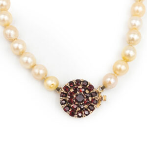 9ct Gold Garnet Clasp & Cultured Pearl Necklace