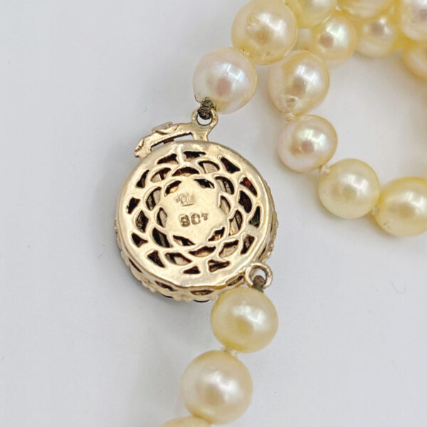 9ct-Gold-Garnet-Clasp-&-Cultured-Pearl-Necklace-4 9ct Gold Garnet Clasp & Cultured Pearl Necklace
