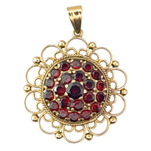 9ct Gold Lovely Daisy Garnet Set Pendant