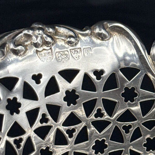 Hallmarked Silver Pierced Star Detail Basket Chester 1905  Haseler Brothers