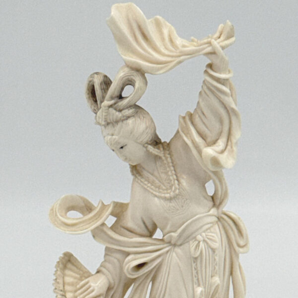 Japanese-Ivorine-Finely-Carved-Figurine-Of-Lady-With-Fan-20th-3 Japanese Ivorine Finely Carved Figurine Of Lady With Fan 20th
