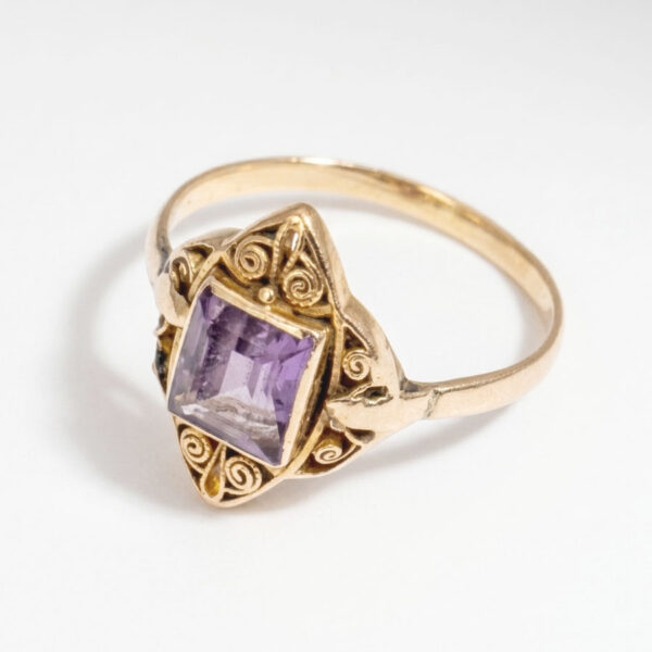 9ct Art Deco Change Colour Amethyst Filigree Ring