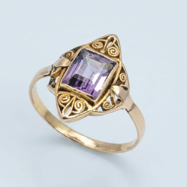 9ct Art Deco Change Colour Amethyst Filigree Ring