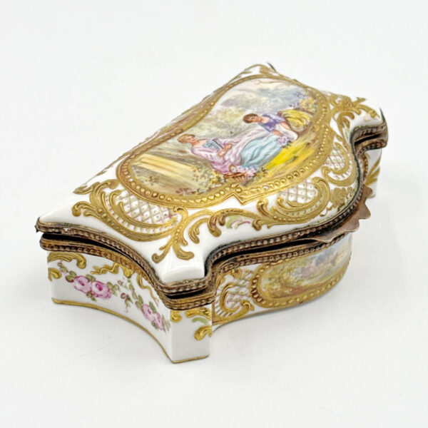 La Courtille French Georgian Porcelain Box 1771-1840