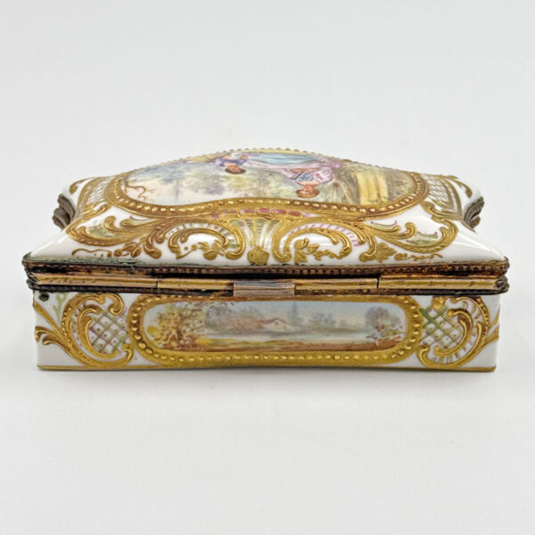 La Courtille French Georgian Porcelain Box 1771-1840