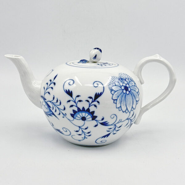 Meissen Onion Pattern Tea Pot On Trivet Warmer