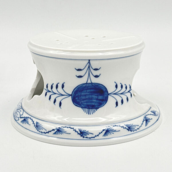 Meissen Onion Pattern Tea Pot On Trivet Warmer