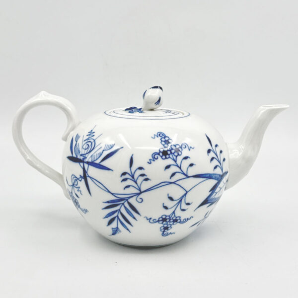 Meissen Onion Pattern Tea Pot On Trivet Warmer