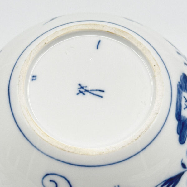 Meissen Onion Pattern Tea Pot On Trivet Warmer