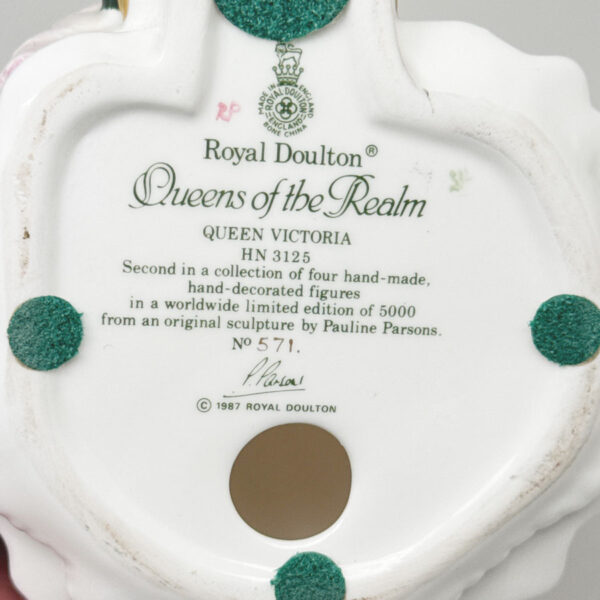 _Royal-Doulton-Figurine-Queen-Victoria-4 Royal Doulton Figurine Queen Victoria HN3125