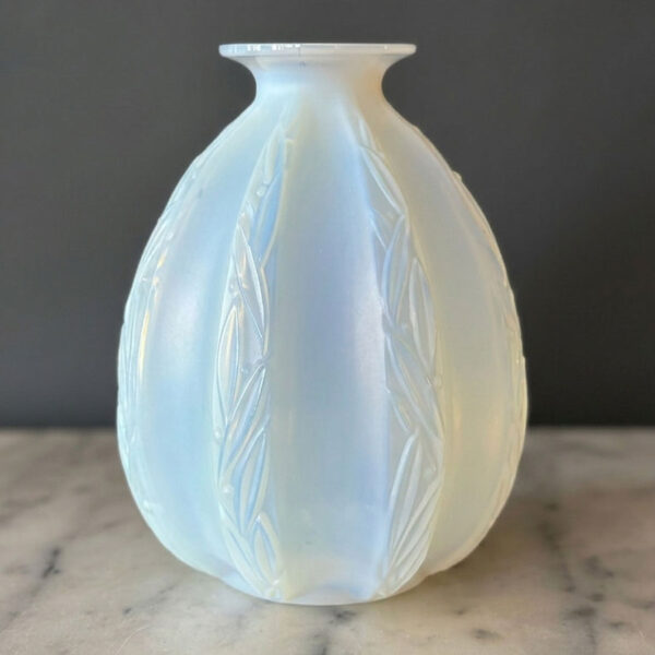Sabino Opalescent Glass Les Feullages Vase C1930