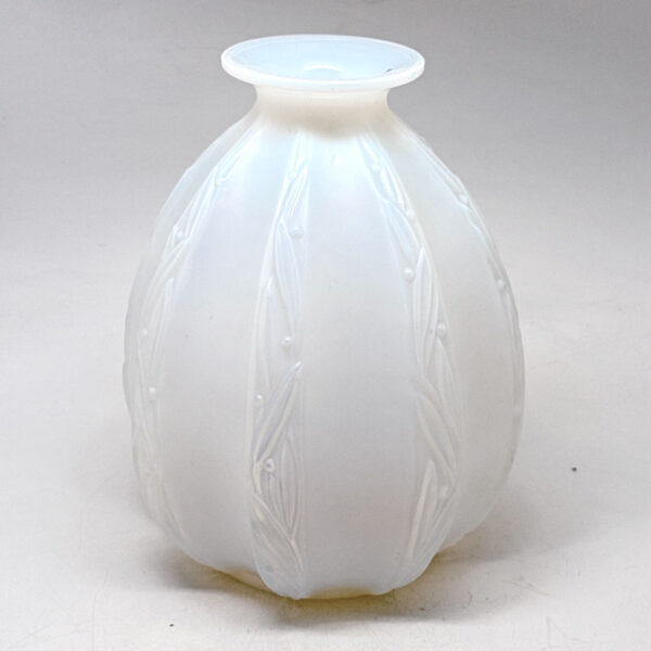 Sabino Opalescent Glass Les Feullages Vase C1930