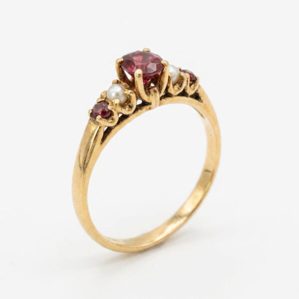 18ct Gold Ring with Garnet and Split Pearl London 1959