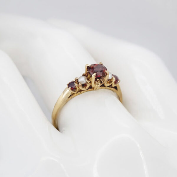 18ct Gold Ring with Garnet and Split Pearl London 1959