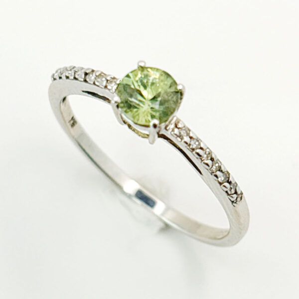 9ct Gold Peridot and Diamond Ring