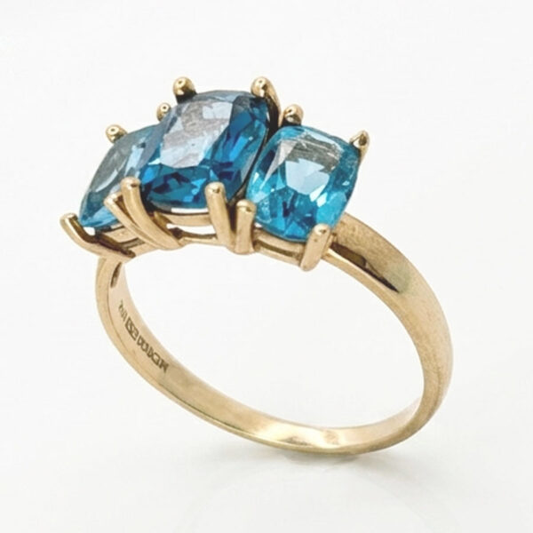9ct Gold Topaz Cocktail Ring