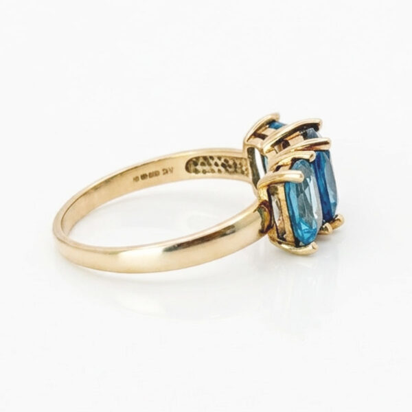 9ct Gold Topaz Cocktail Ring