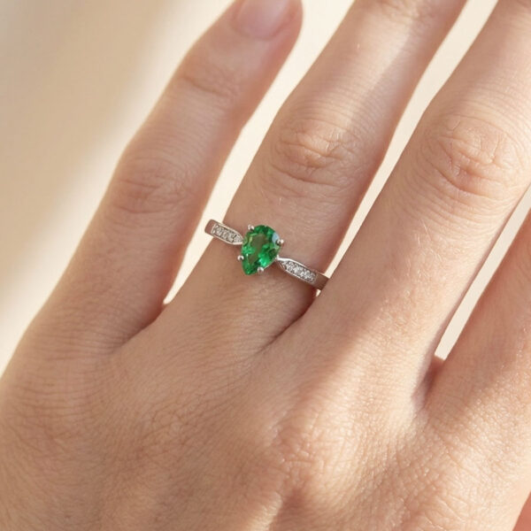 9ct White Gold Tsavorite Garnet & Diamond Ring