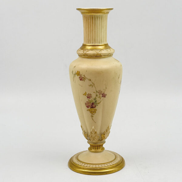 Royal Worcester Blush Ivory Floral Spill Daisies Vase C1894